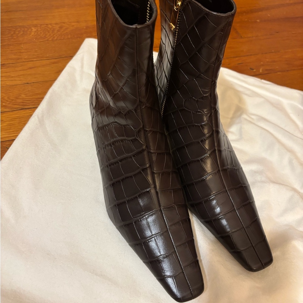 Elegant Brown Crocodile Pattern  Boots worn 1X